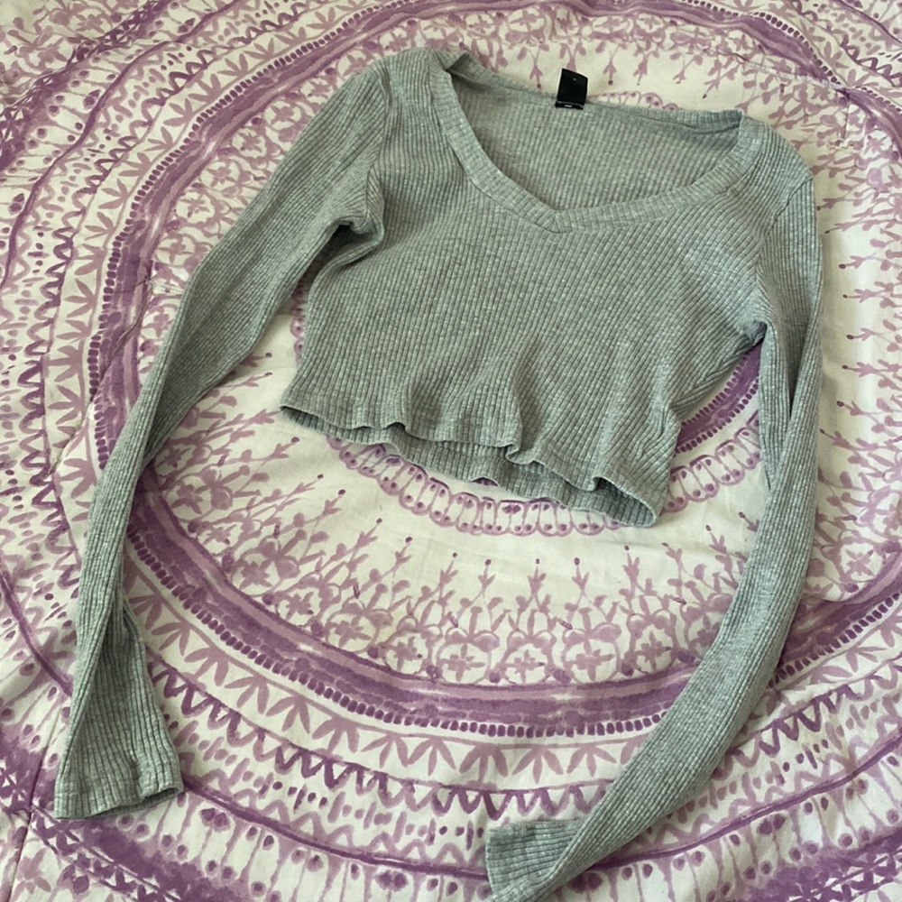 Grey crop long sleeve